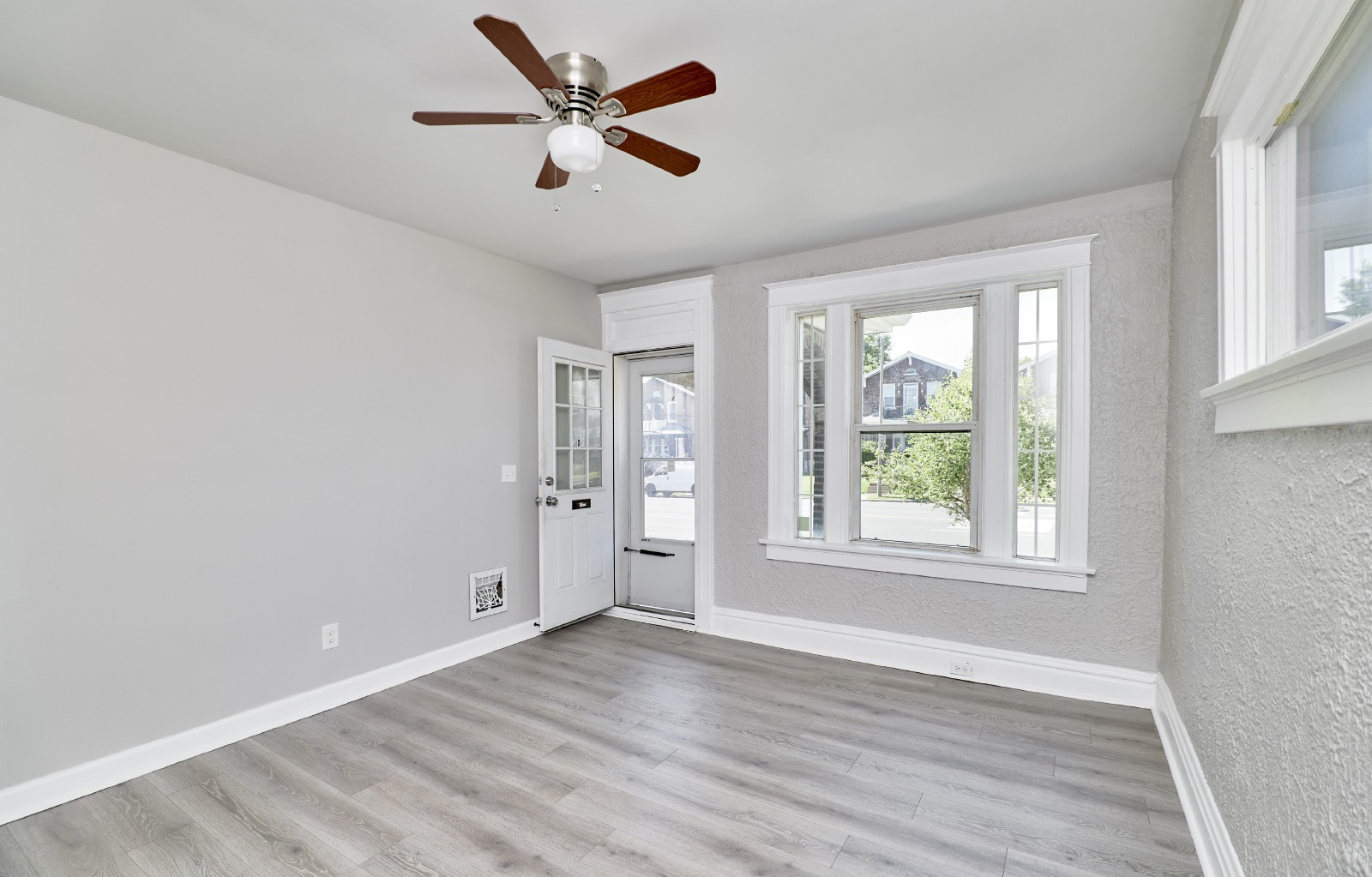 5047Chippewa St property image