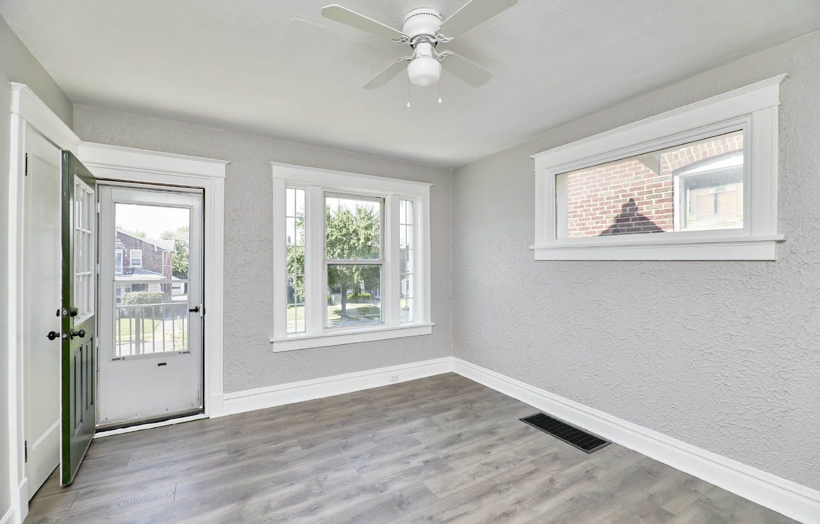 5047Chippewa St property image