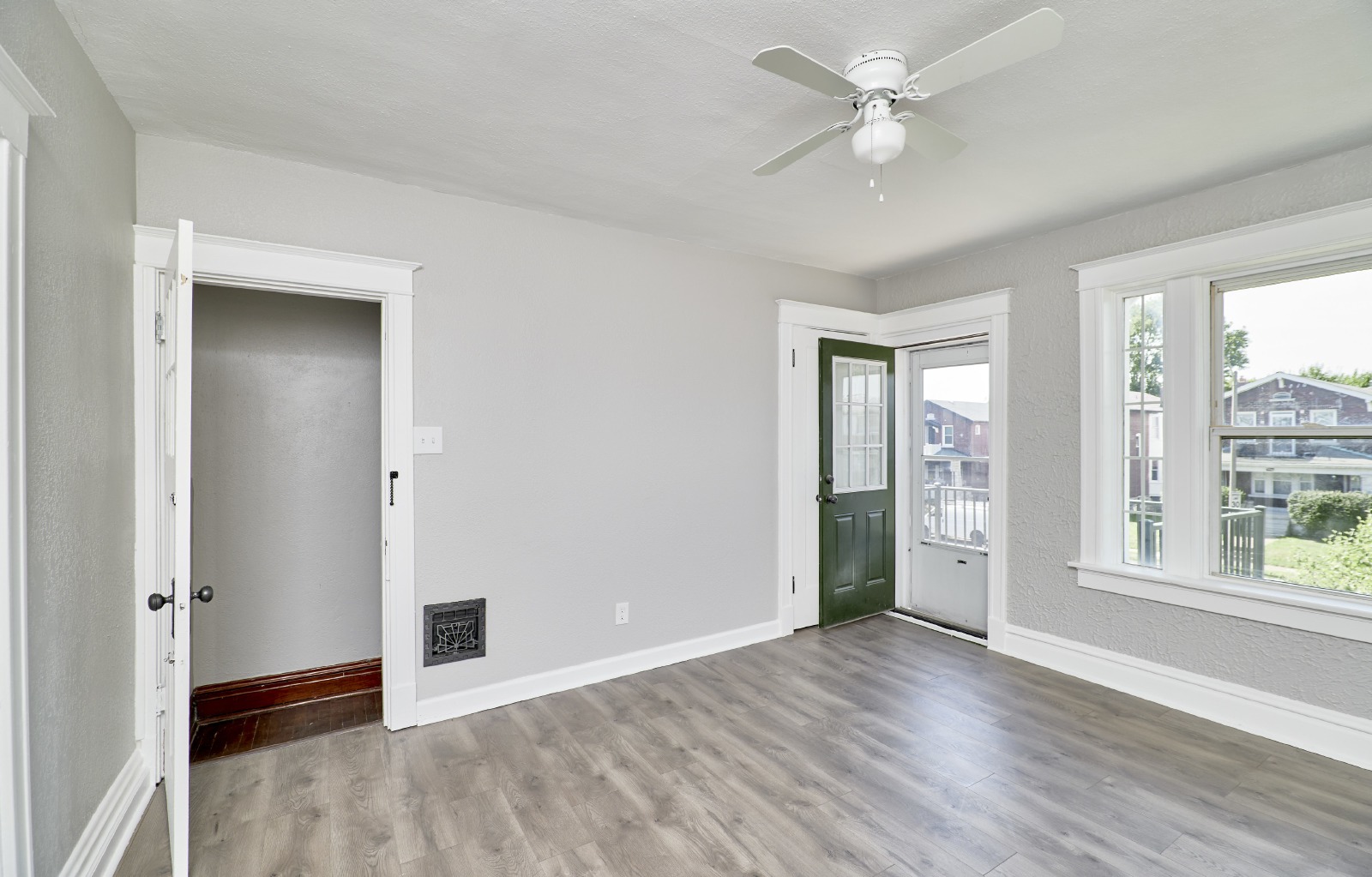 5047Chippewa St property image