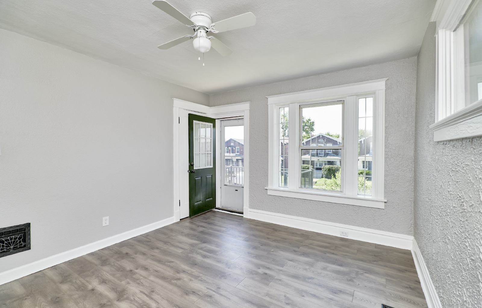 5047Chippewa St property image