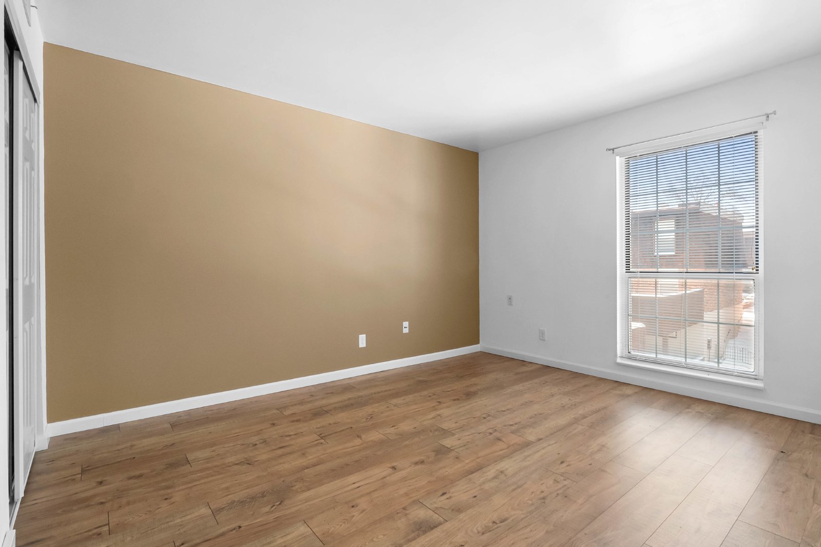 13453 Coliseum Dr E property image