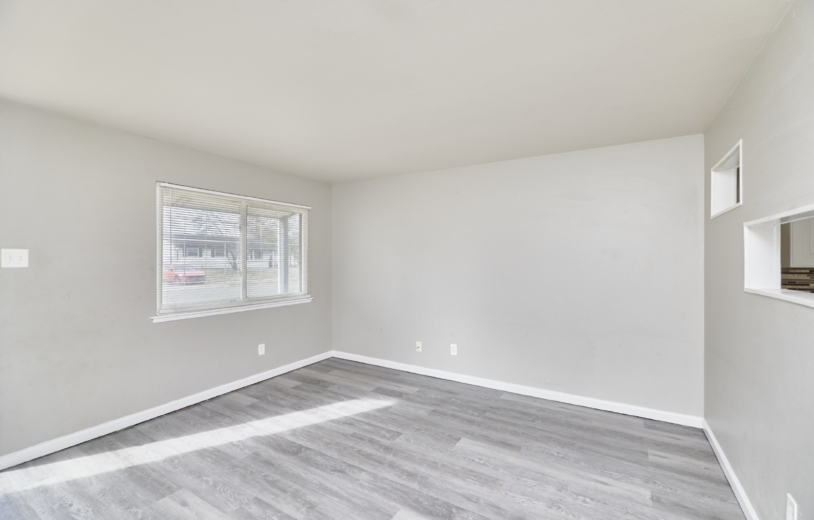 665 Central Pkwy property image