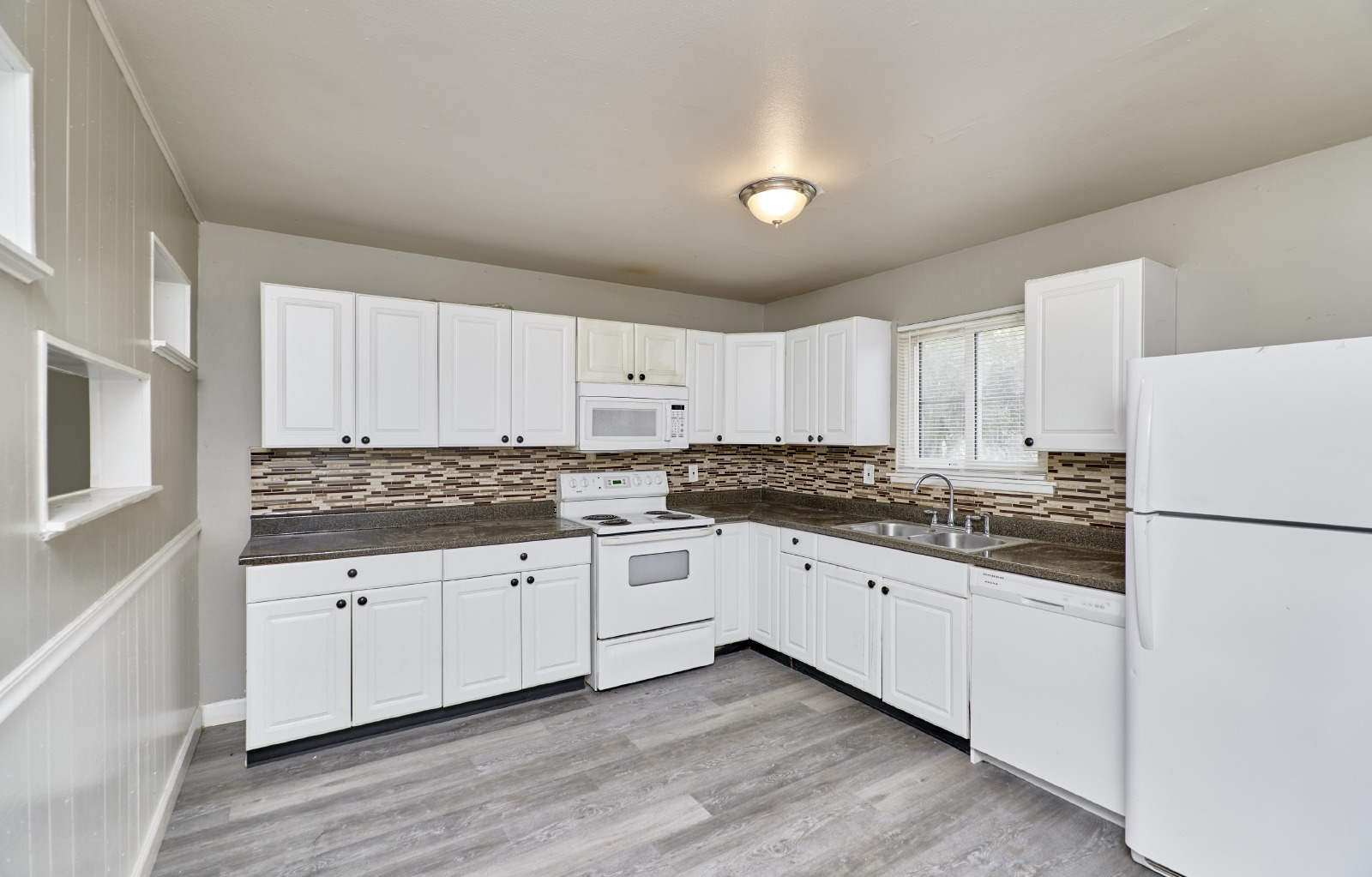 665 Central Pkwy property image