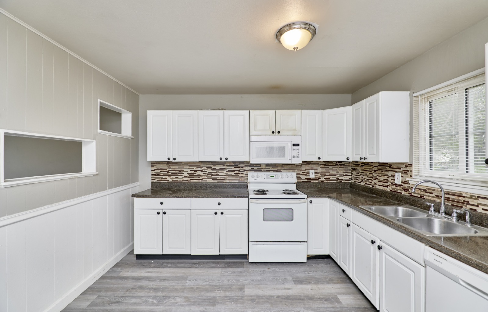 665 Central Pkwy property image