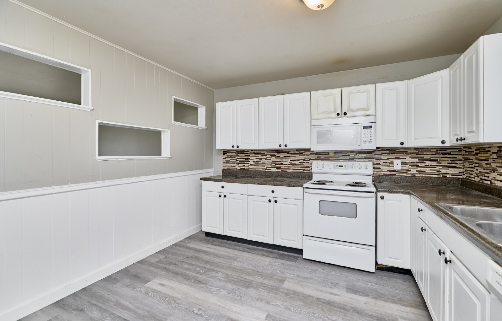 665 Central Pkwy property image