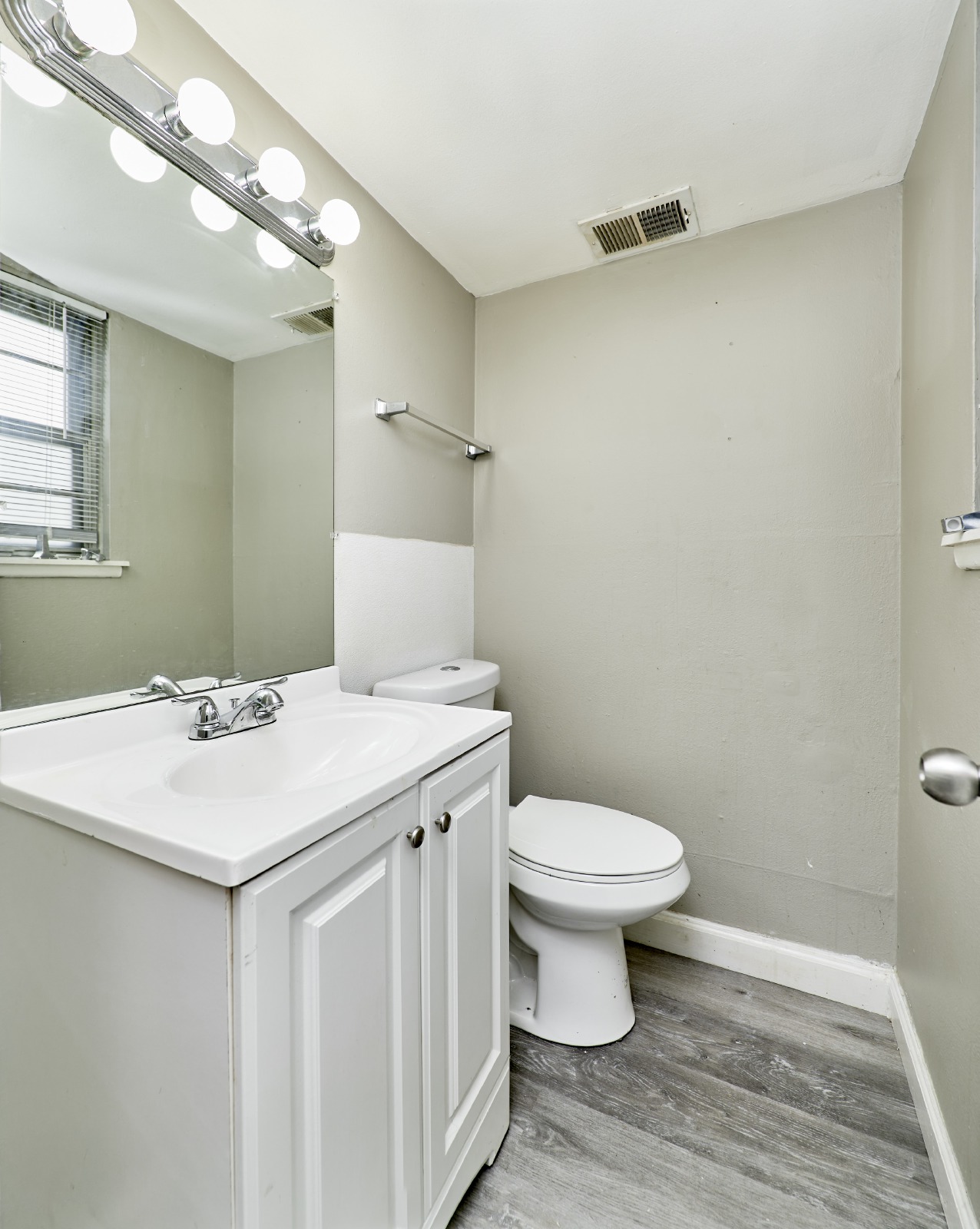 665 Central Pkwy property image