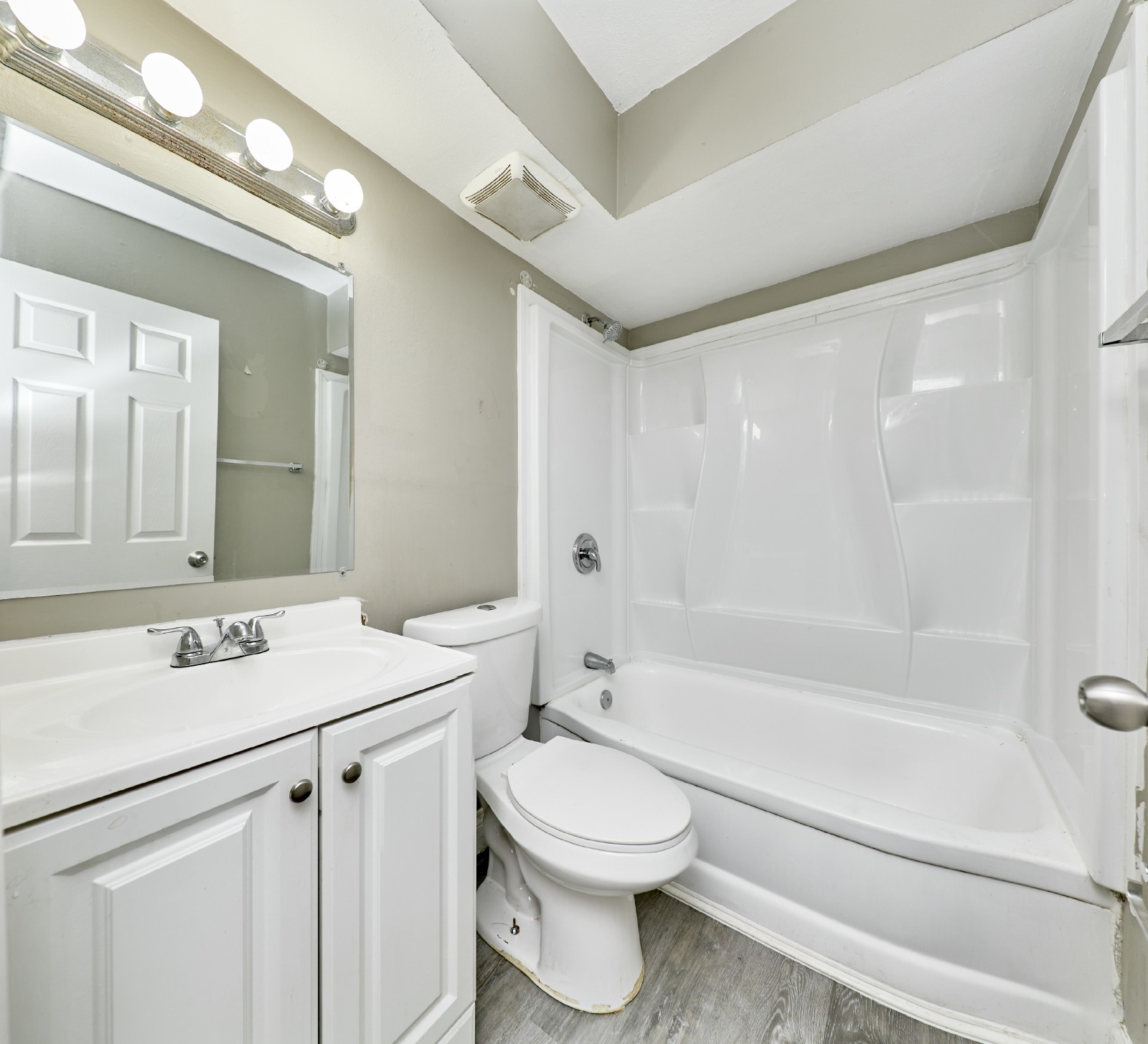 665 Central Pkwy property image