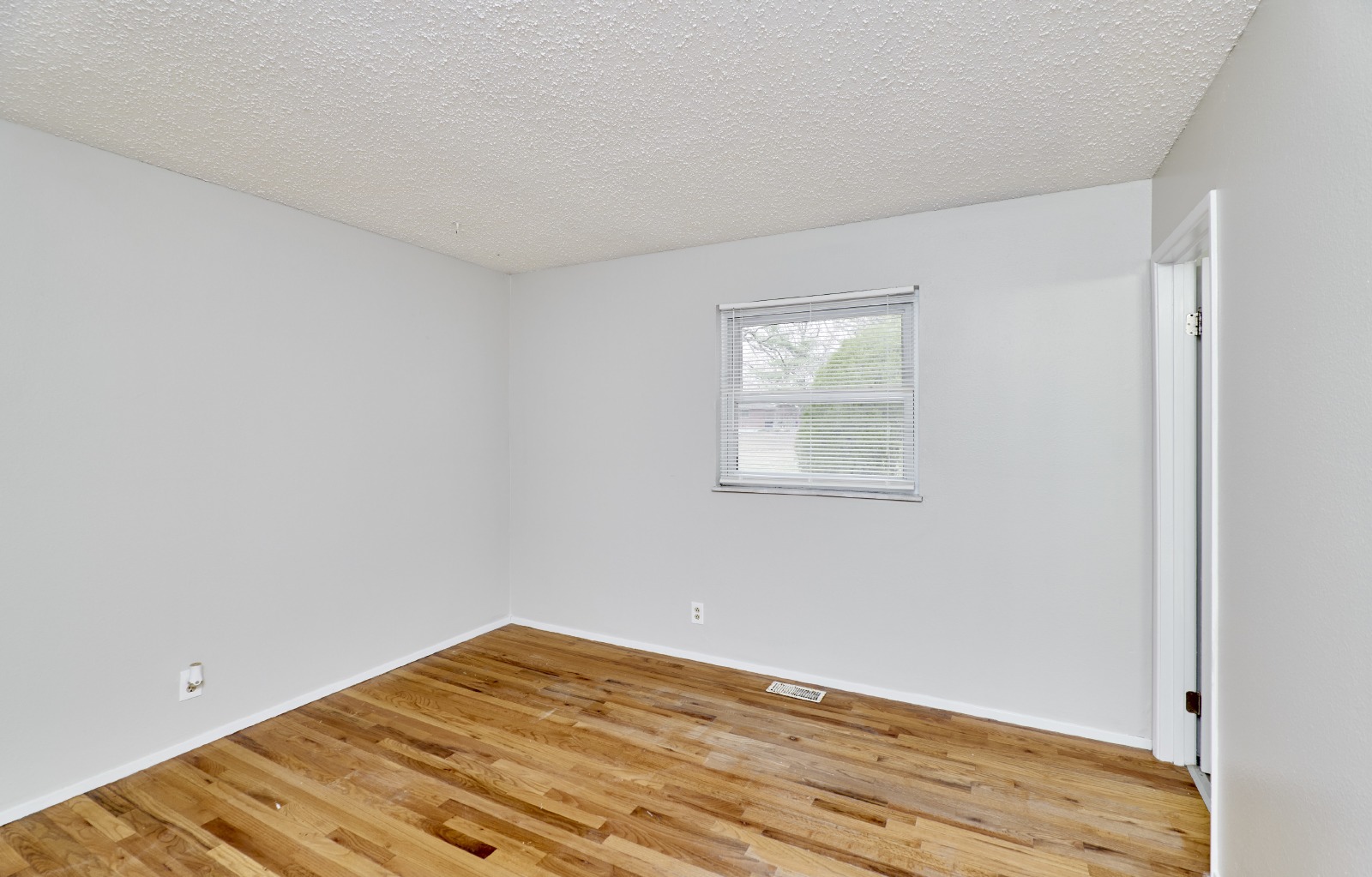 2551 Hedgerow Dr property image