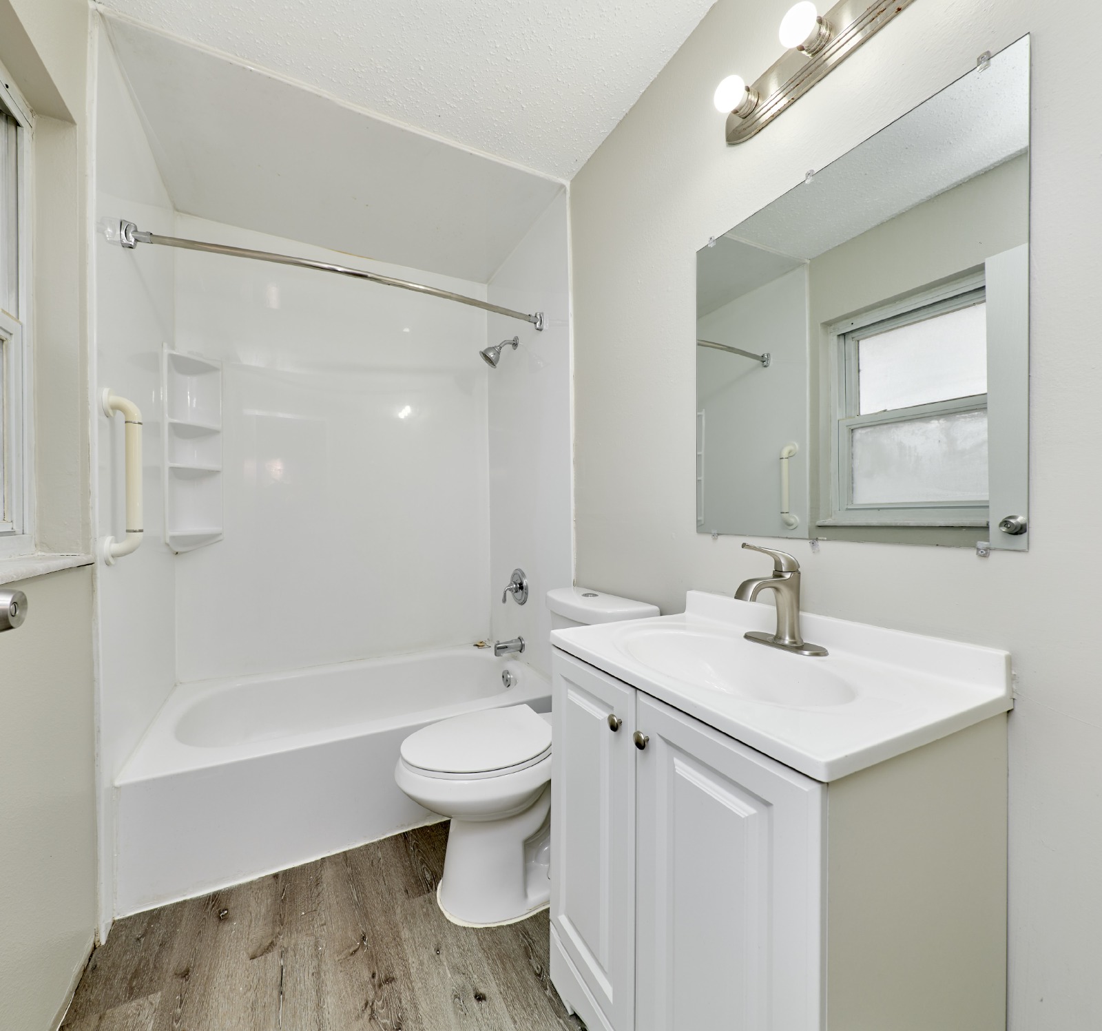 2551 Hedgerow Dr property image