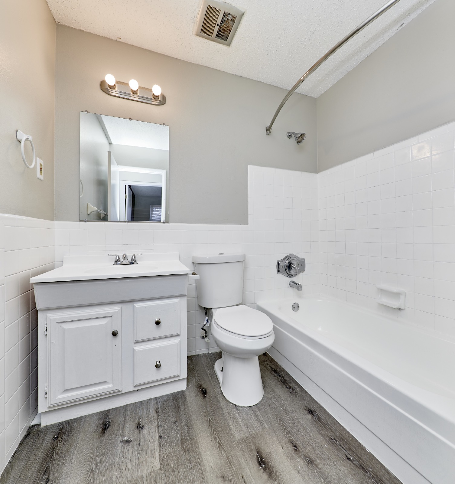 2551 Hedgerow Dr property image