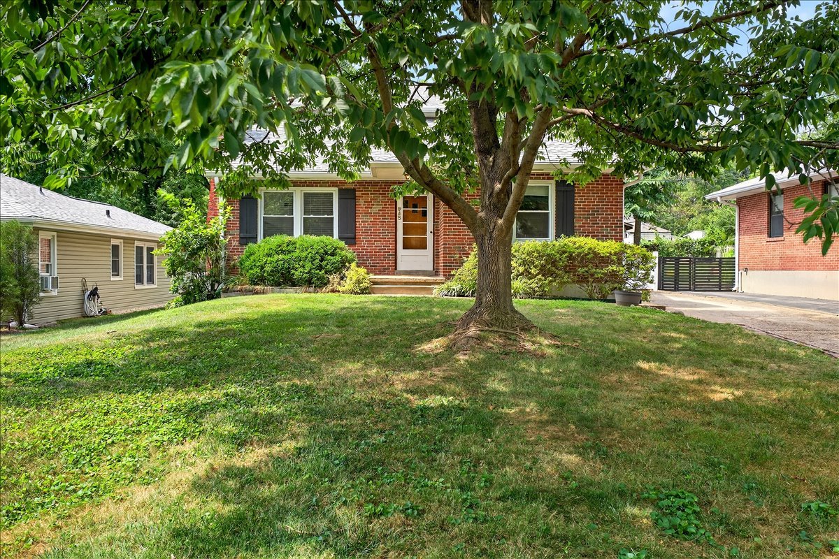 945 Liggett Ave property image