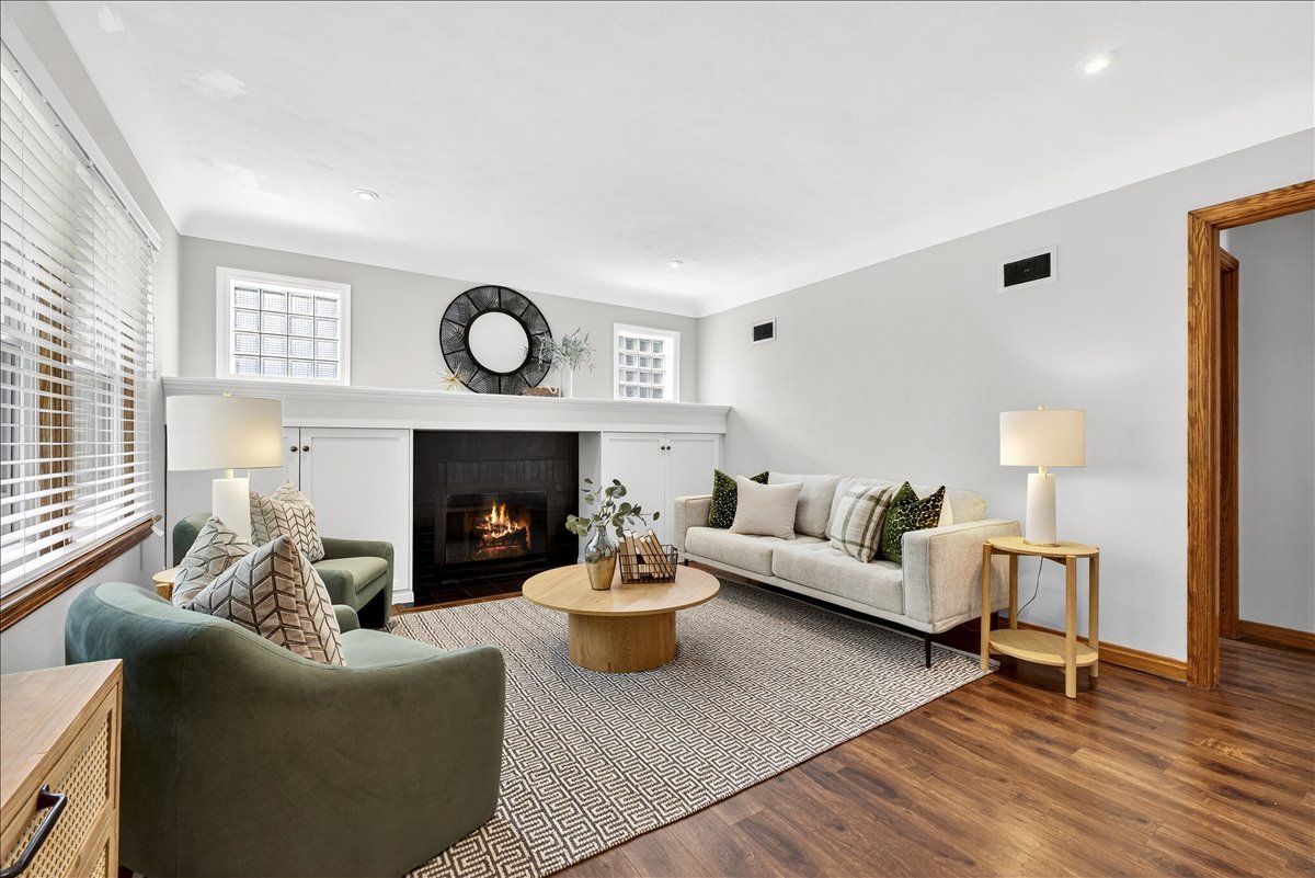 945 Liggett Ave property image