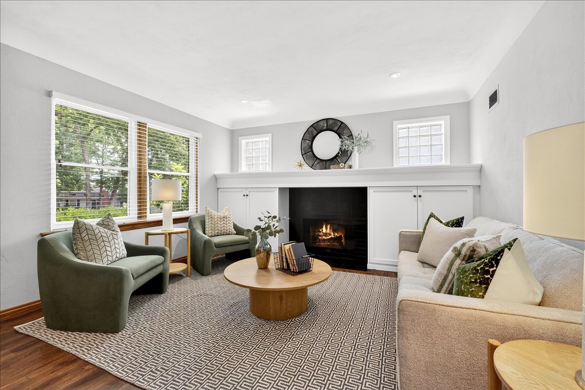 945 Liggett Ave property image