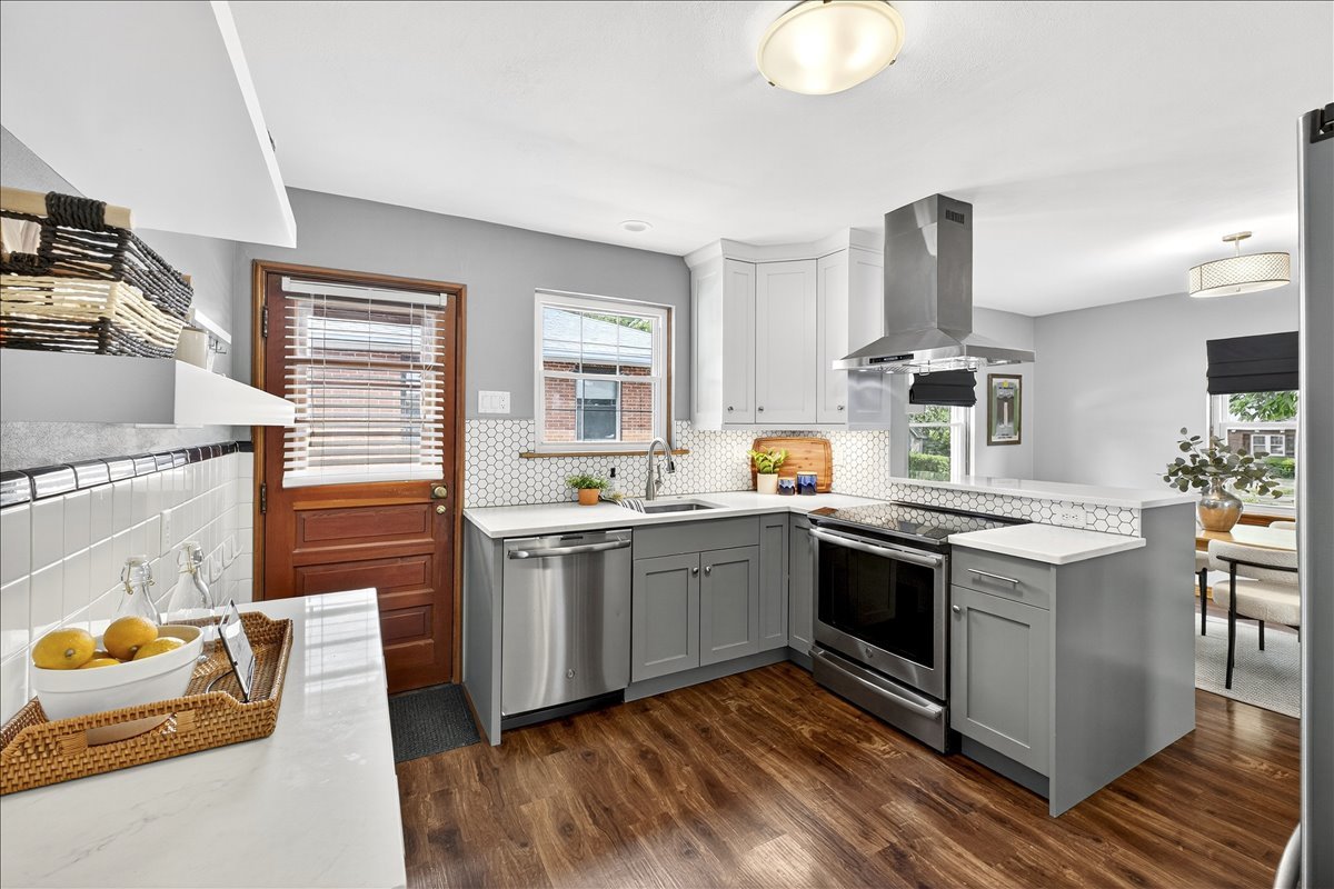 945 Liggett Ave property image