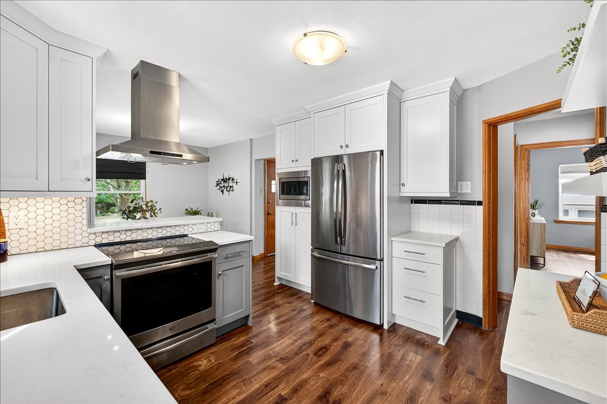 945 Liggett Ave property image