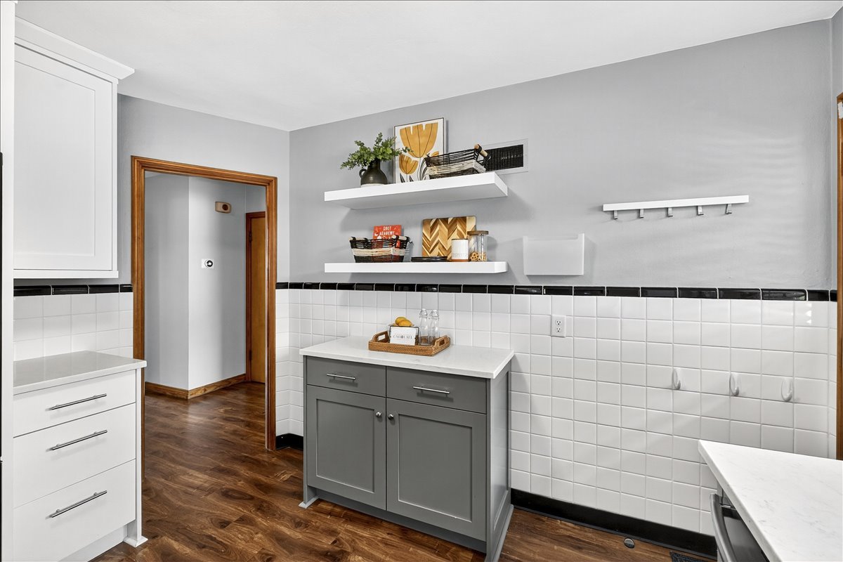 945 Liggett Ave property image