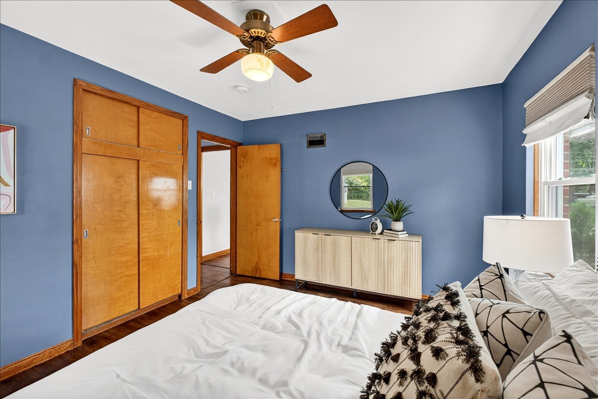 945 Liggett Ave property image
