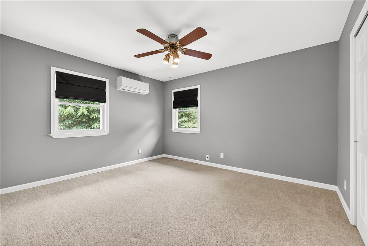 945 Liggett Ave property image