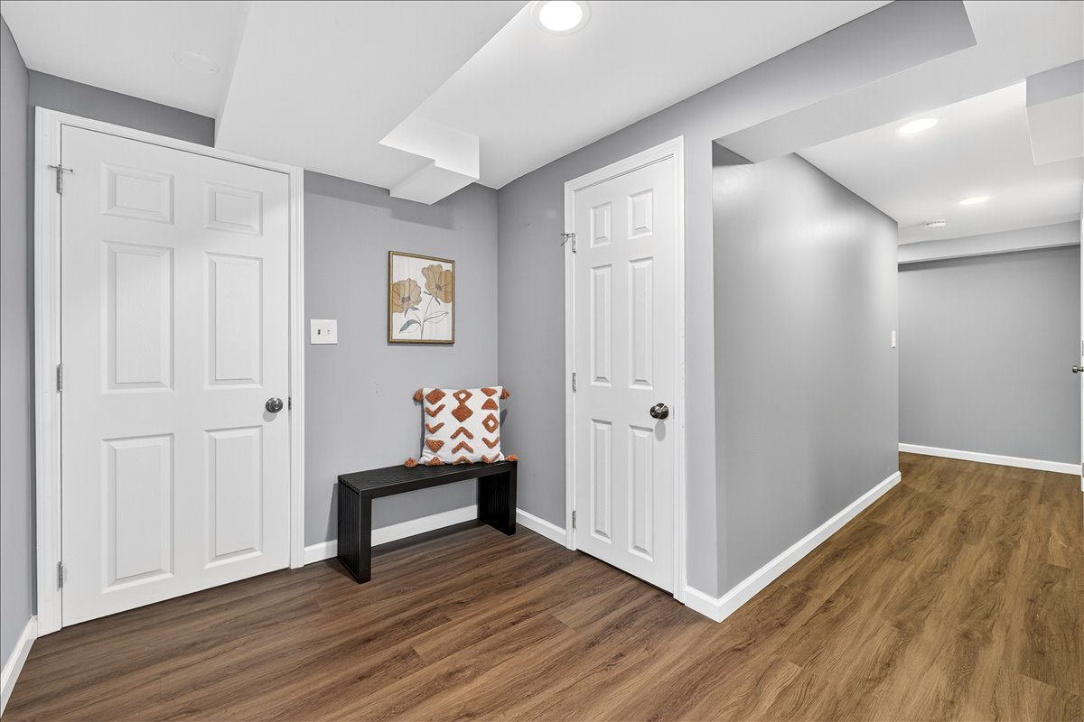 945 Liggett Ave property image